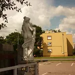 R1 Rolleder Apartman-haz Guest house 3*