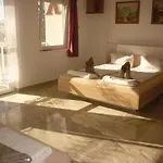 R1 Rolleder Apartman-haz Siklos