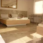 R1 Rolleder Apartman-haz 3*