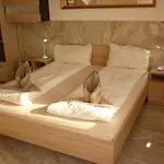 R1 Rolleder Apartman-haz