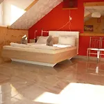 R1 Rolleder Apartman-haz