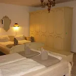 R1 Rolleder Apartman-haz 3*