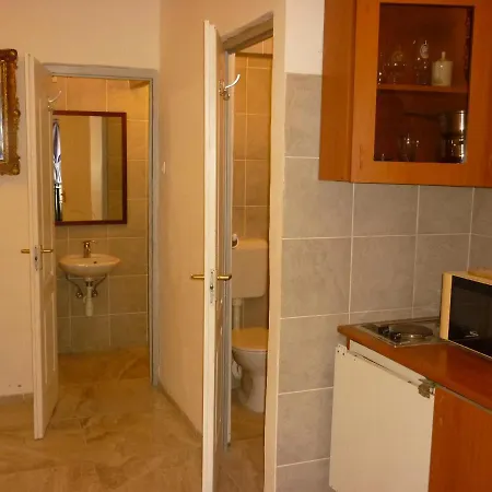 R1 Rolléder Apartman-ház Pensión 3*