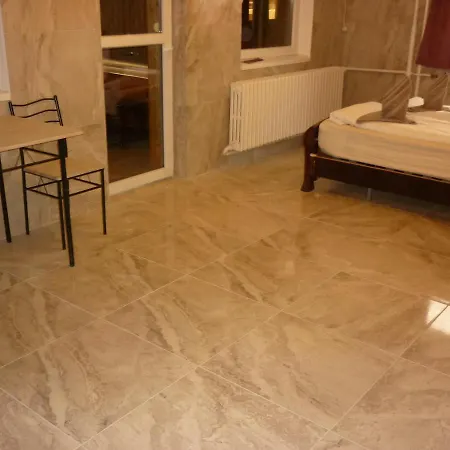 R1 Rolleder Apartman-haz Siklós