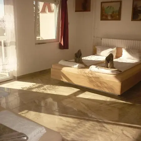 R1 Rolléder Apartman-ház Siklós