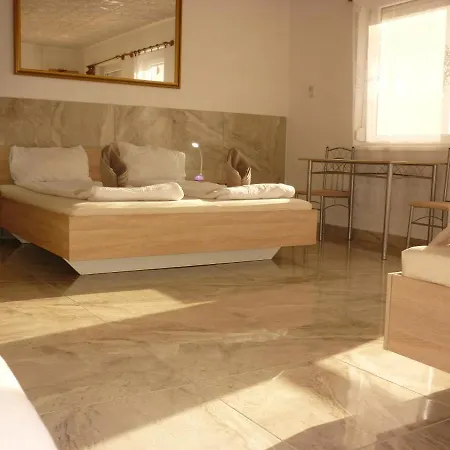 R1 Rolléder Apartman-ház 3*