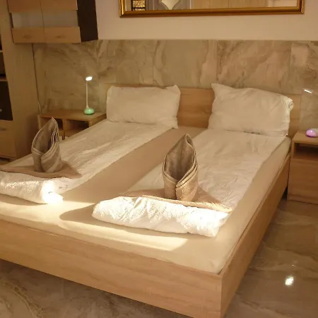 R1 Rolleder Apartman-haz