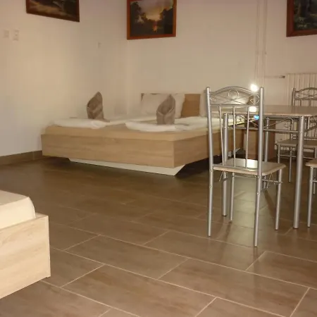 R1 Rolleder Apartman-haz *