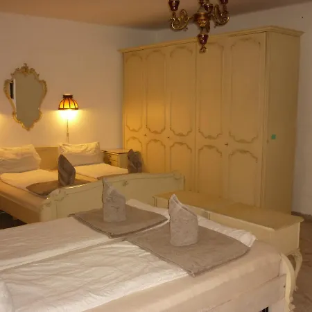 R1 Rolléder Apartman-ház 3*
