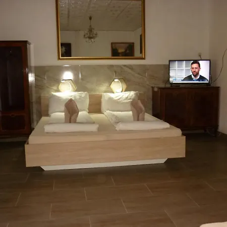 R1 Rolleder Apartman-haz *