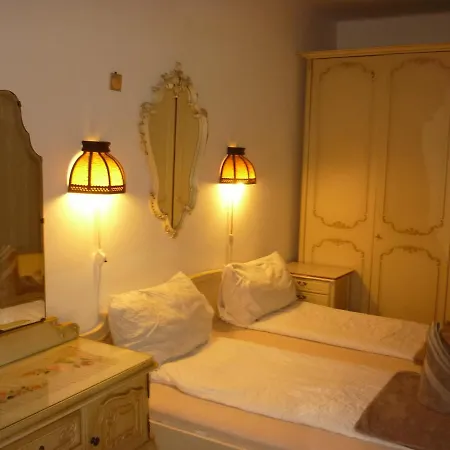 R1 Rolléder Apartman-ház Pensión 3*