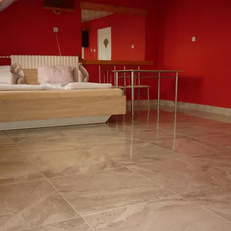 R1 Rolléder Apartman-ház Pensión Siklós