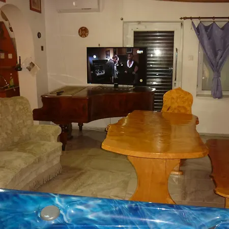 R1 Rolleder Apartman-haz Penzion *