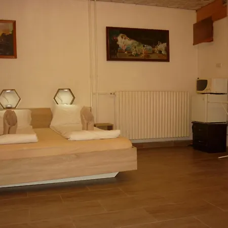 R1 Rolléder Apartman-ház * Siklós