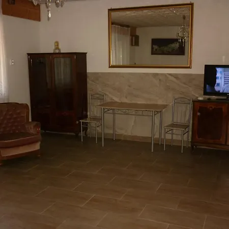 R1 Rolleder Apartman-haz
