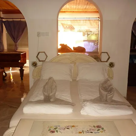 R1 Rolleder Apartman-haz 3* Siklós