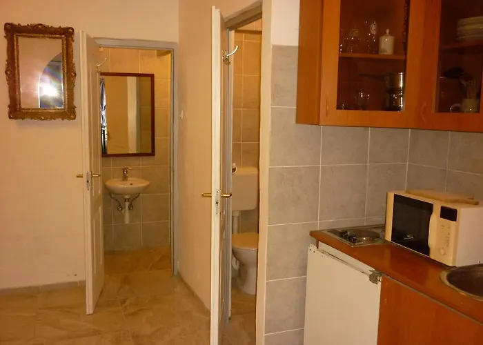 R1 Rolleder Apartman-haz Πανσιόν 3*