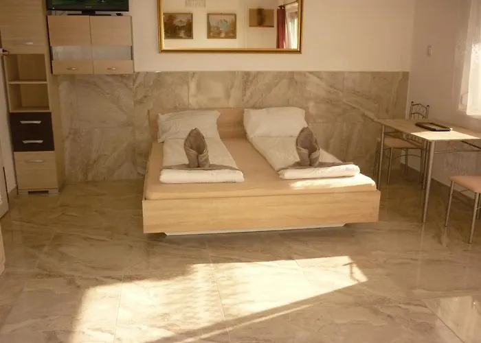 R1 Rolleder Apartman-haz