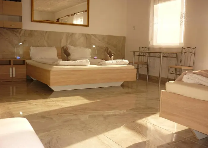 R1 Rolleder Apartman-haz 3*