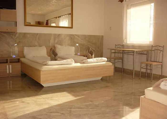 R1 Rolleder Apartman-haz Πανσιόν Siklós