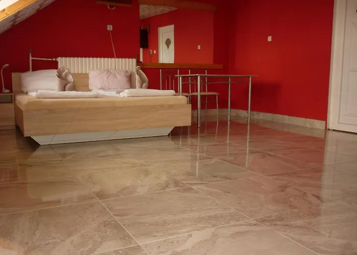 R1 Rolleder Apartman-haz Πανσιόν Siklós