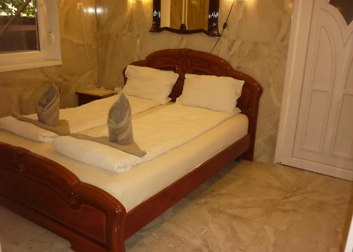R1 Rolleder Apartman-haz 3* Siklós