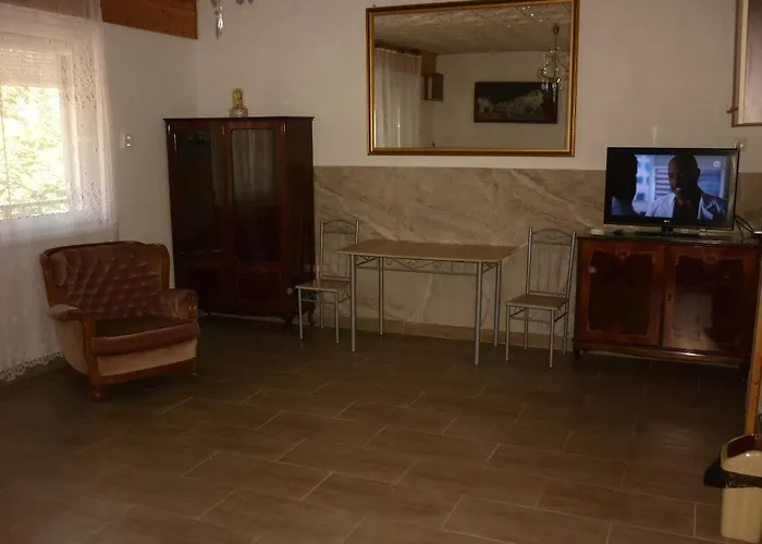 R1 Rolleder Apartman-haz
